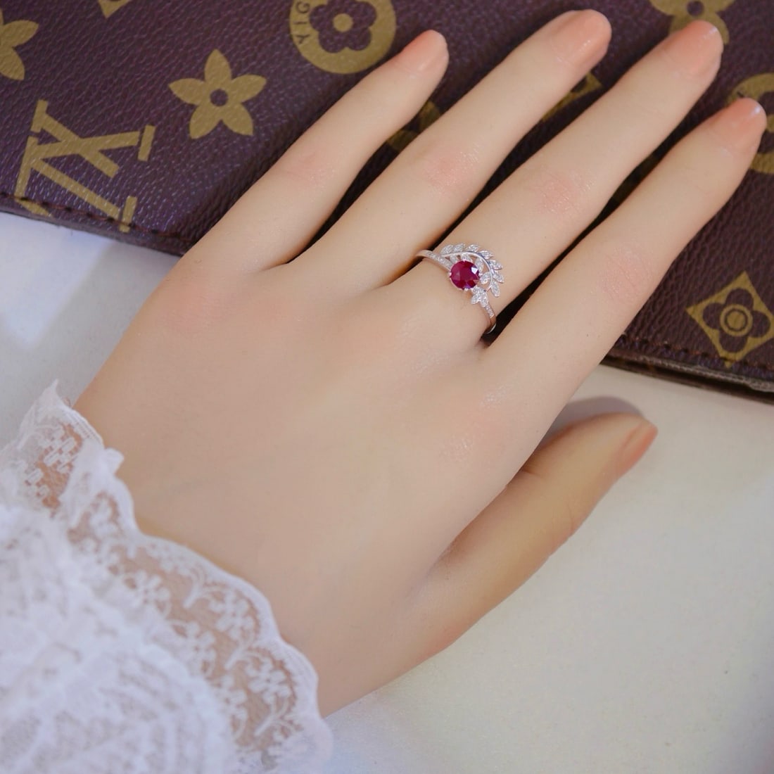 14k Gold 0.92 Ctw Natural Ruby & Diamond Ring - 3