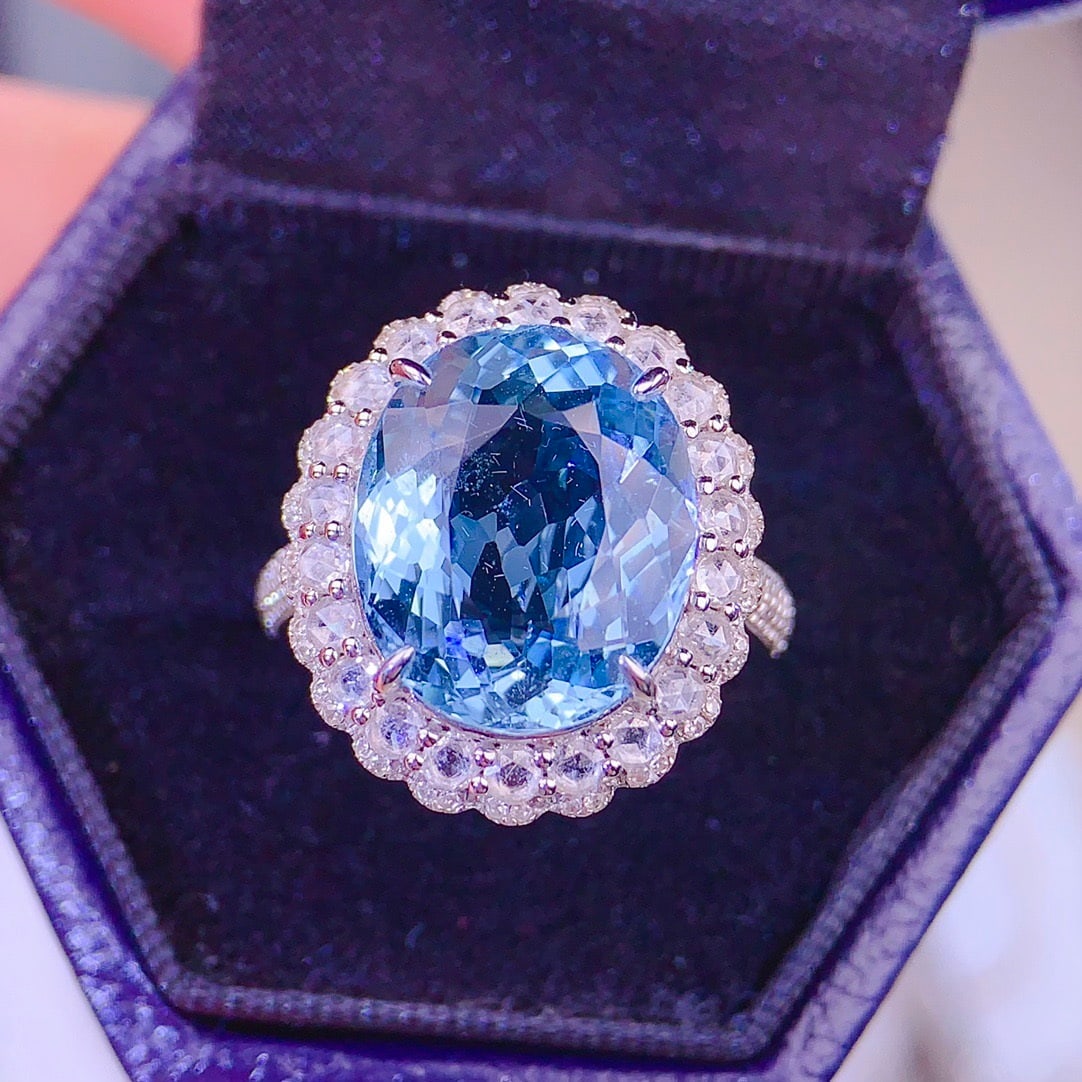 14k Gold 6 Ct Natural Aquamarine & Diamond Ring: Ref:231114392 // gold content:14k gold // ring size:7. 25us // // main gemstone:aquamarine // shape:oval // carat weight:6ct // color:blue // treatment:natural // // adjacent gemstone 2 : diamond