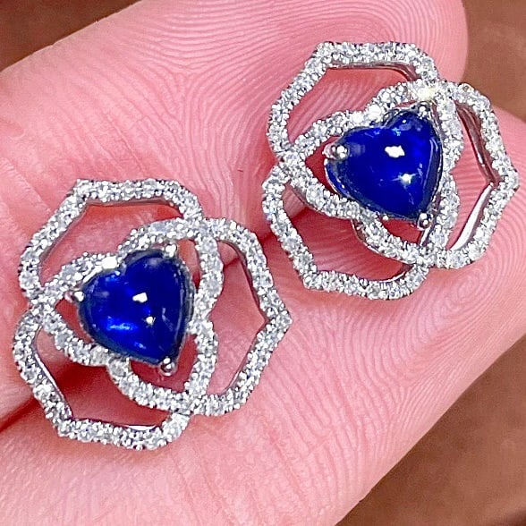 14k Gold 1.5 Ct Natural Sapphire & Diamond Earrings: Ref:231114419 // gold content:14k gold // main gemstone:sapphire // shape:heart // carat weight:1. 5ct // color:blue // treatment:natural // // adjacent gemstone 2 : diamond // number of stones:120
