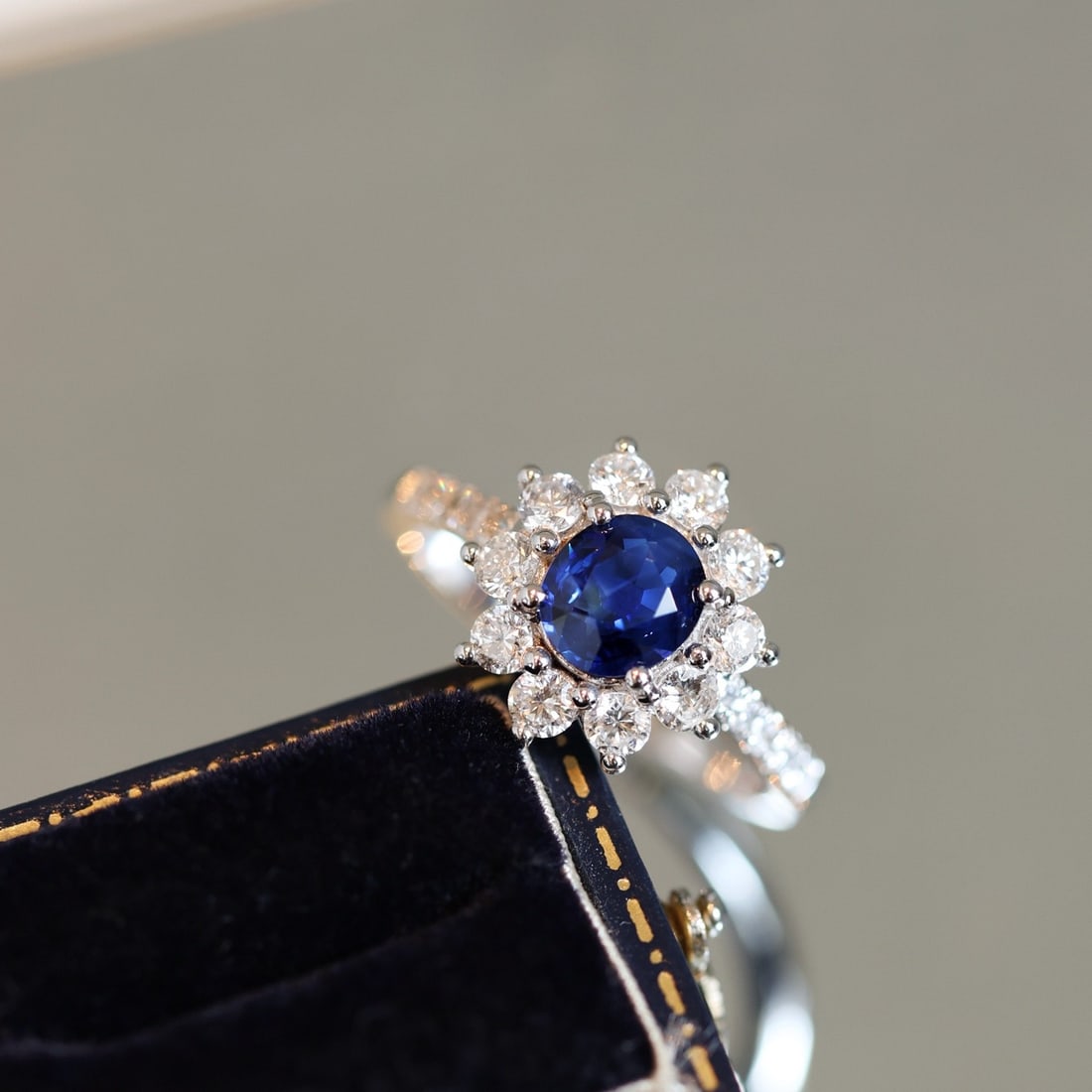 14k Gold 1.92 Ctw Natural Sapphire & Diamond Ring - 3