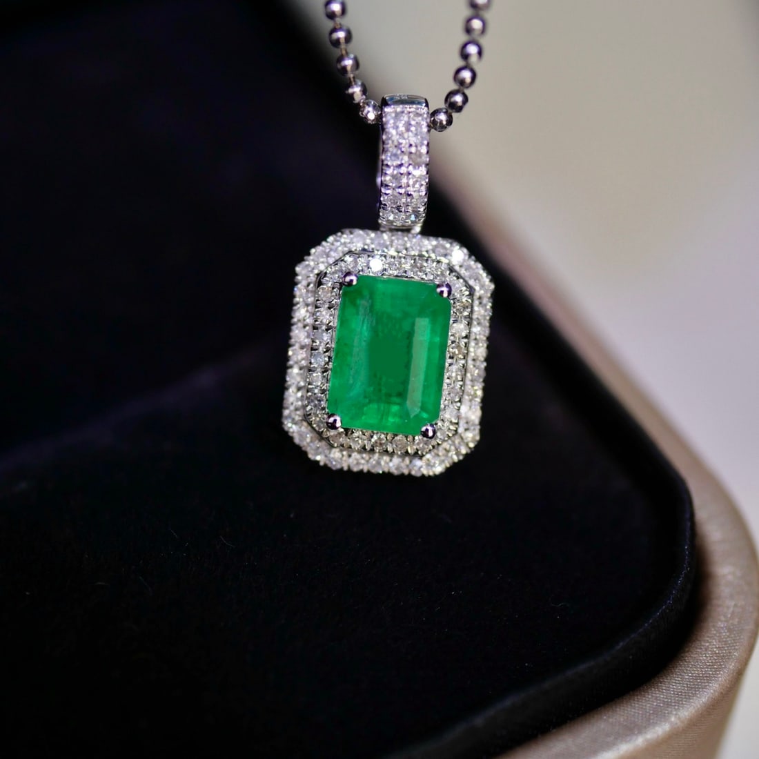 14k Gold 1.23 Ctw Vivid Green Natural Emerald & Diamond Pendant( Without Chain ): Ref:231114432 // gold content:14k gold // main gemstone:emerald // shape:octagonal // carat weight:1. 10ct // color:vivid green // treatment:natural // // adjacent gemstone 2 : diamond // shape:round