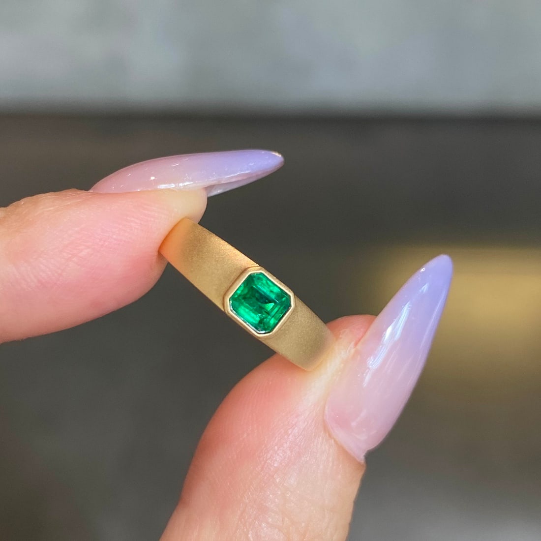 14k Gold 0.43 Ct Vivid Green Natural Emerald Ring - 2