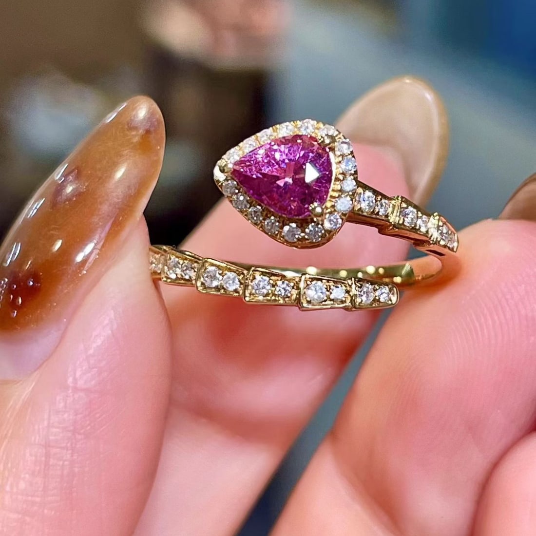 14k Gold 1.03 Ctw Natural Sapphire & Diamond Ring: Ref:231114437 // gold content:14k gold // ring size:7. 25us // // main gemstone:sapphire // shape:pear // carat weight:0. 82ct // color:purple // treatment:natural // // adjacent gemstone 2 :