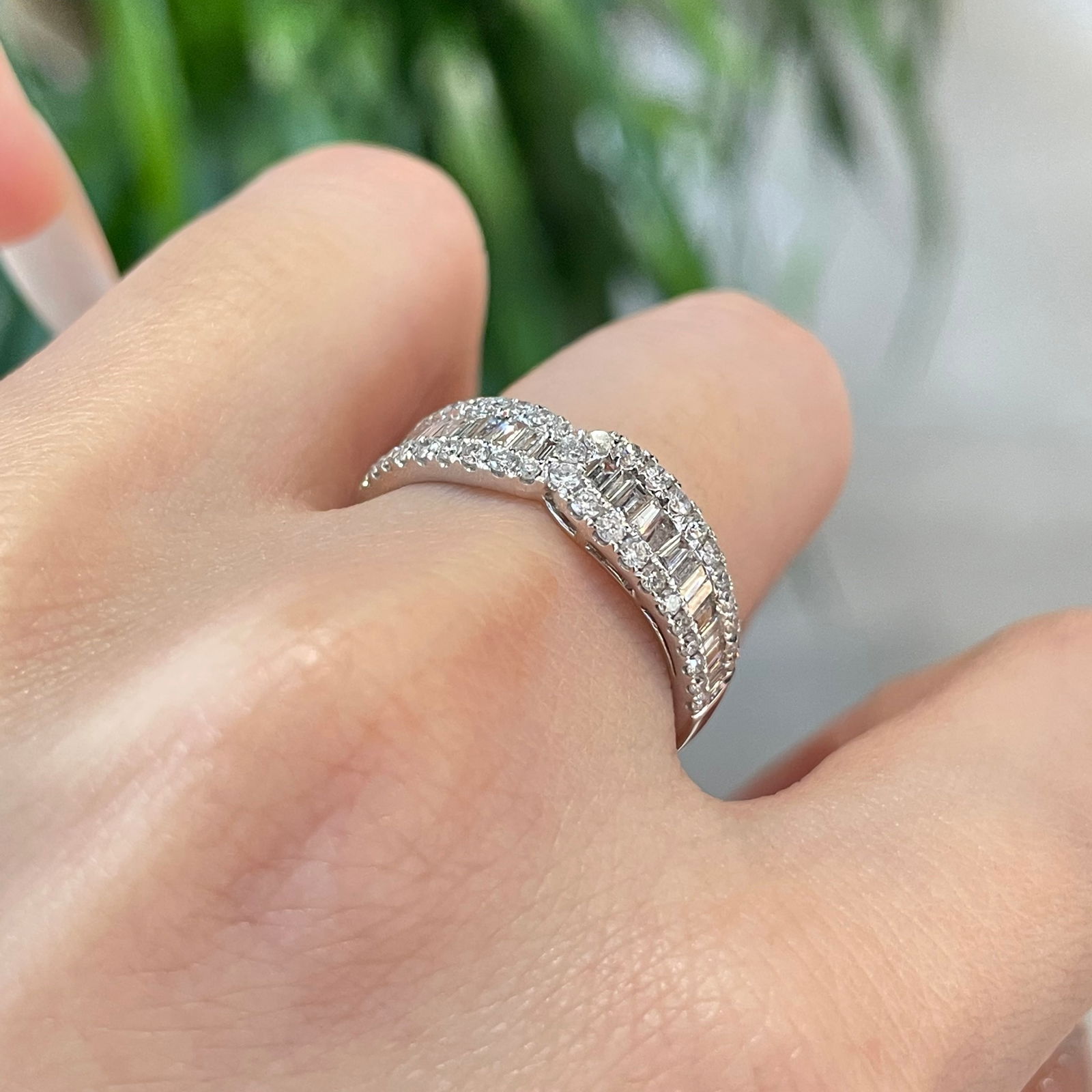 14k Gold 0.65 Ct Natural H Diamond Ring - 4