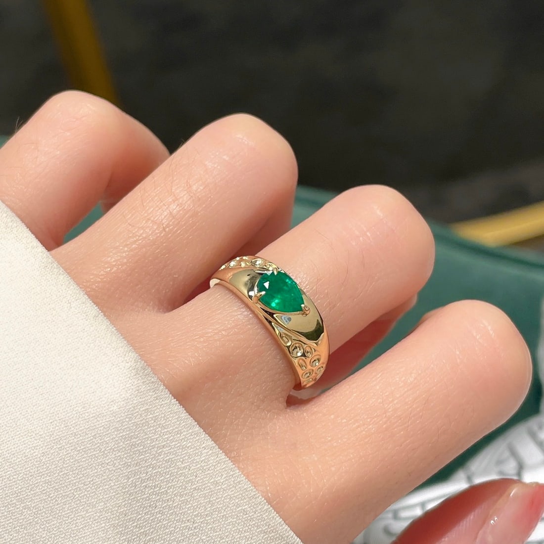14k Gold 0.6 Ct Natural Emerald & Diamond Ring - 2