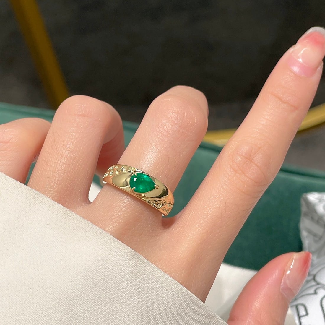 14k Gold 0.6 Ct Natural Emerald & Diamond Ring - 3