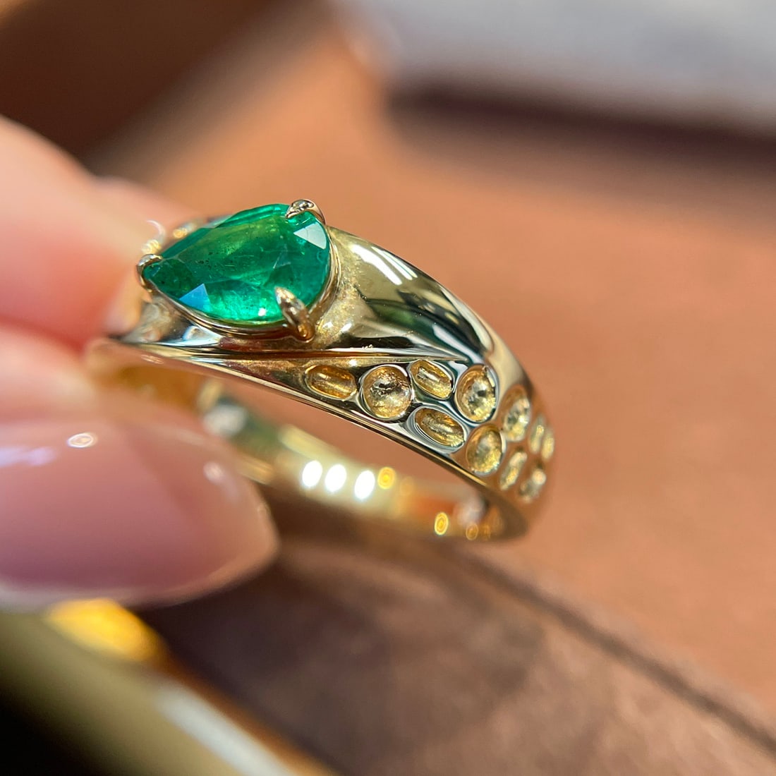 14k Gold 0.6 Ct Natural Emerald & Diamond Ring - 4