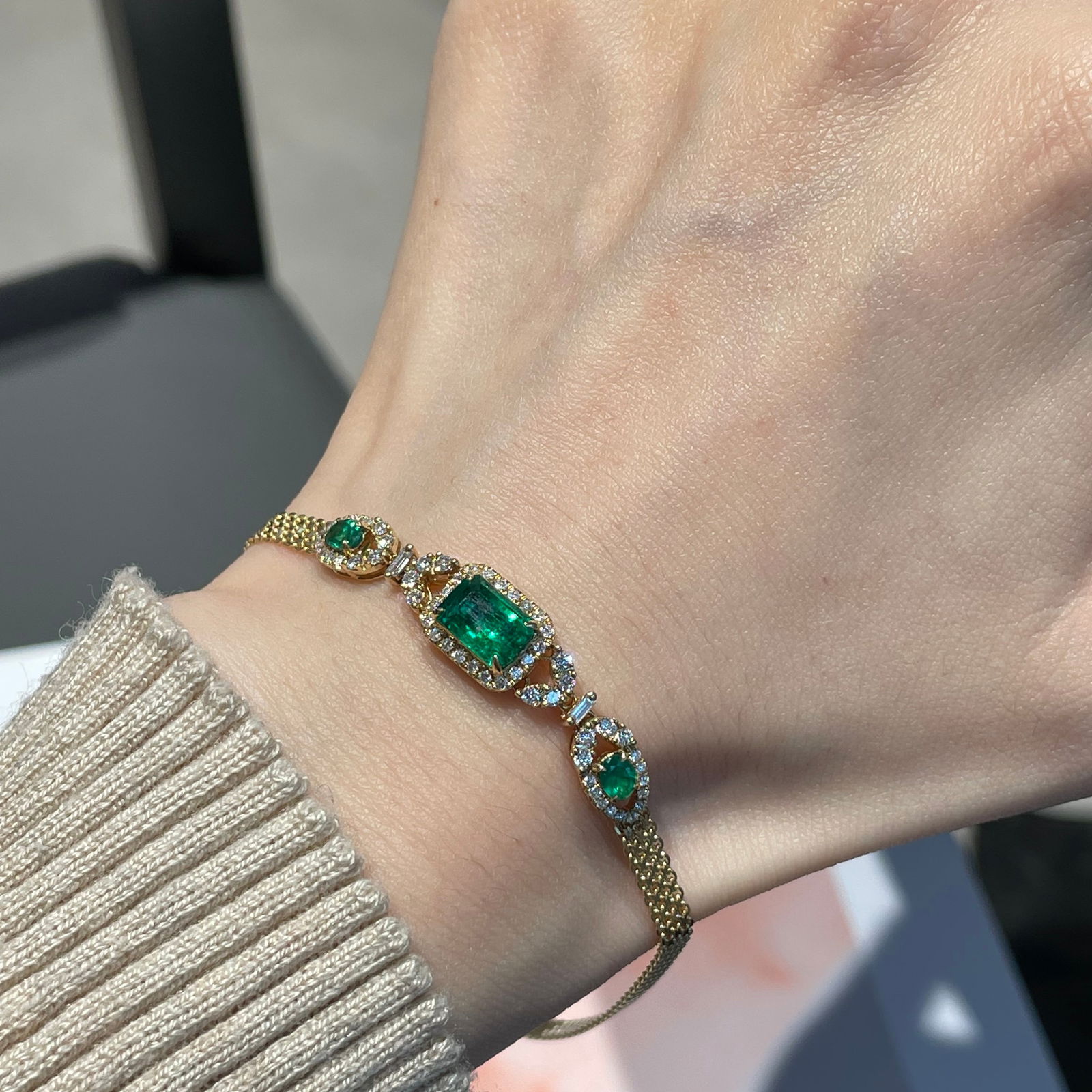 14k Gold 1.35 Ctw Natural Emerald & Emerald Bracelet - 3