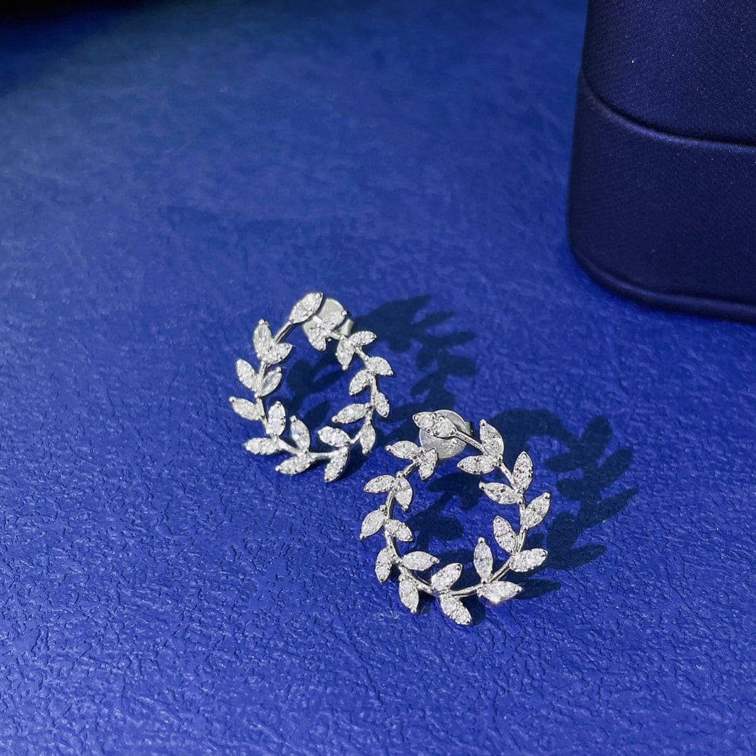 Express Shipping 18k Gold 0.84 Ctw Natural H Diamond Earrings - 4