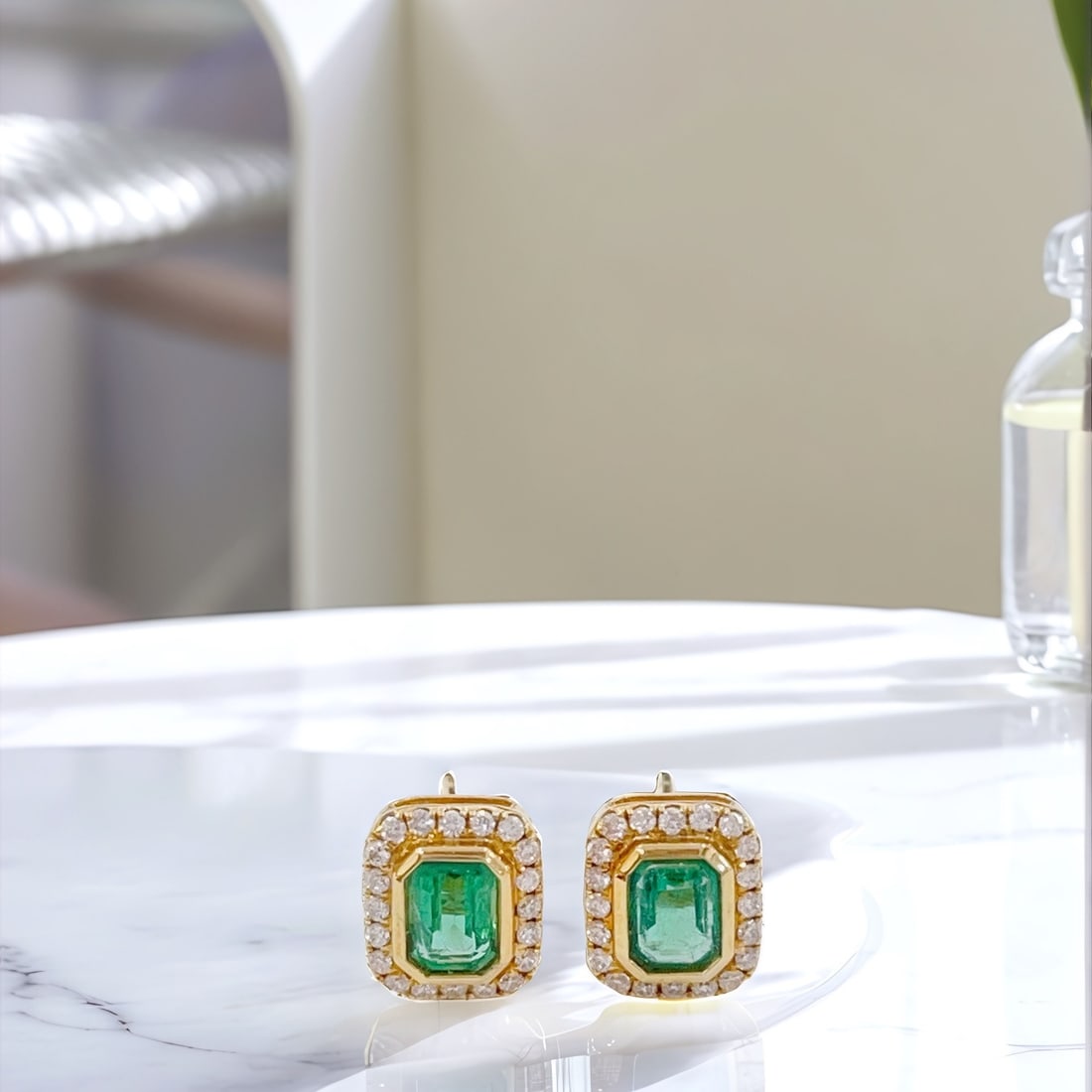 Express Shipping 18k Gold 0.48 Ctw Natural Emerald & Diamond Earrings: Ref:21018 // gold content:18k gold // main gemstone:emerald // shape:octagonal // carat weight:0. 36ct // color:green // treatment:natural // // adjacent gemstone 2 : diamond // shape:round // carat w