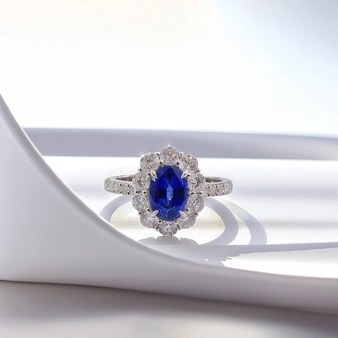 Express Shipping 18k Gold 2.03 Ctw Vivid Blue Natural Sapphire & Diamond Ring: Ref:21035 // gold content:18k gold // ring size:6. 75us // // main gemstone:sapphire // shape:oval // carat weight:1. 13ct // color:vivid blue // treatment:natural // // adjacent gemstone 2 :