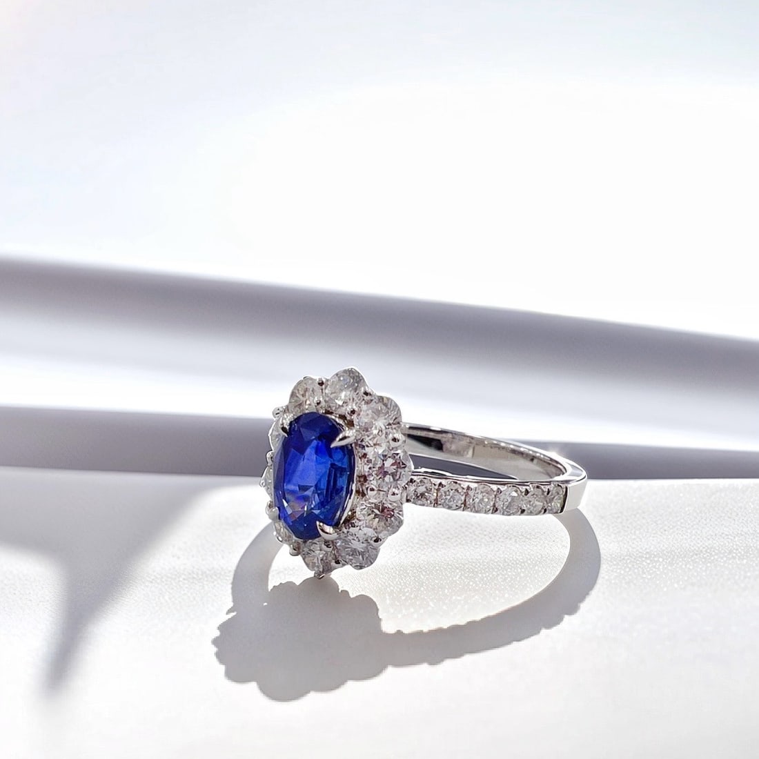 Express Shipping 18k Gold 2.03 Ctw Vivid Blue Natural Sapphire & Diamond Ring - 2