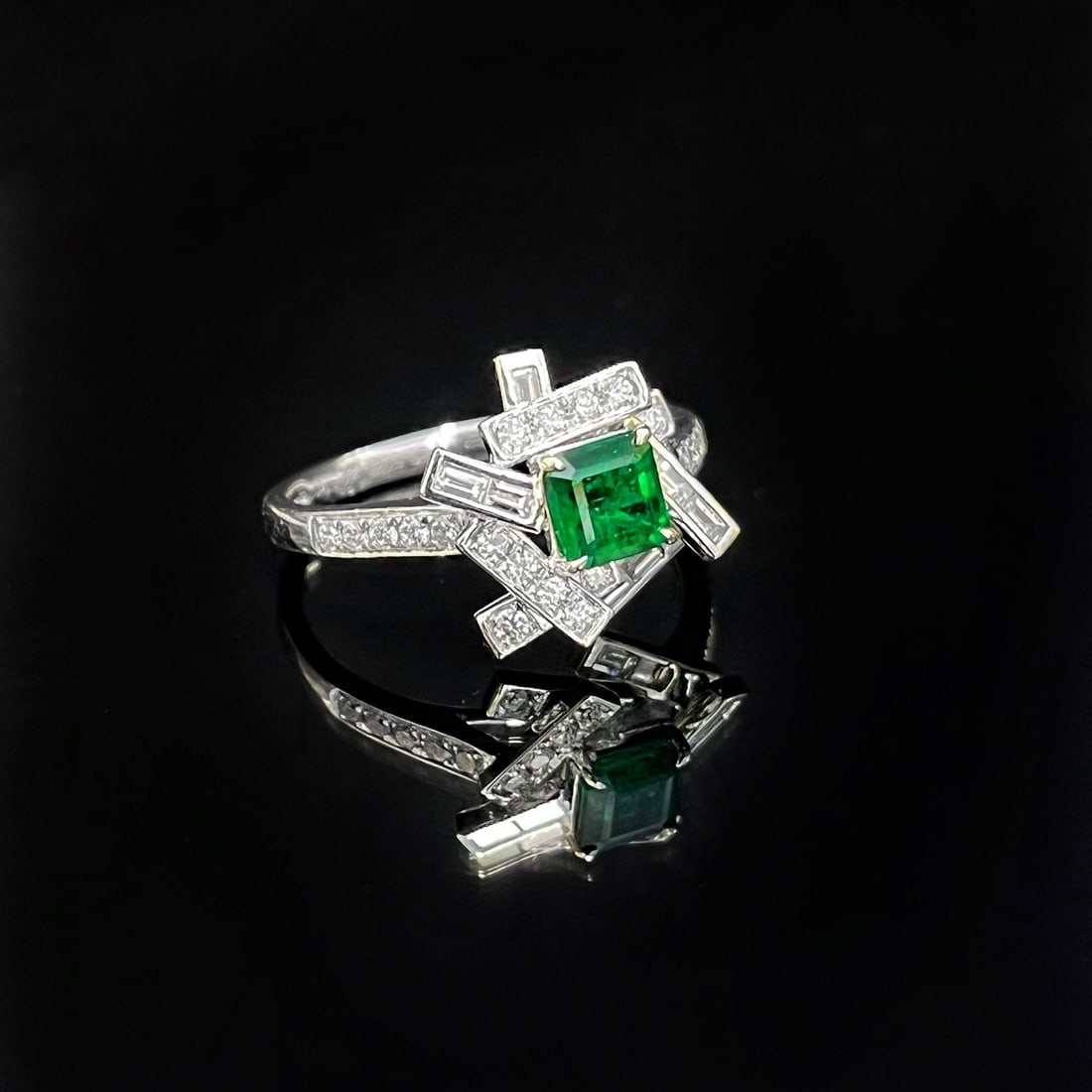 Express Shipping 18k Gold 1.01 Ctw Vivid Green Natural Emerald & Diamond Ring - 3