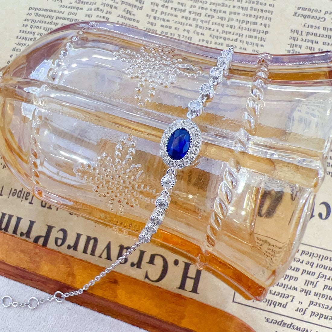 Express Shipping 18k Gold 0.97 Ctw Natural Sapphire & Diamond Bracelet: Ref:21044 // gold content:18k gold // main gemstone:sapphire // shape:oval // carat weight:0. 50ct // color:blue // treatment:natural // // adjacent gemstone 2 : diamond // shape:round // carat