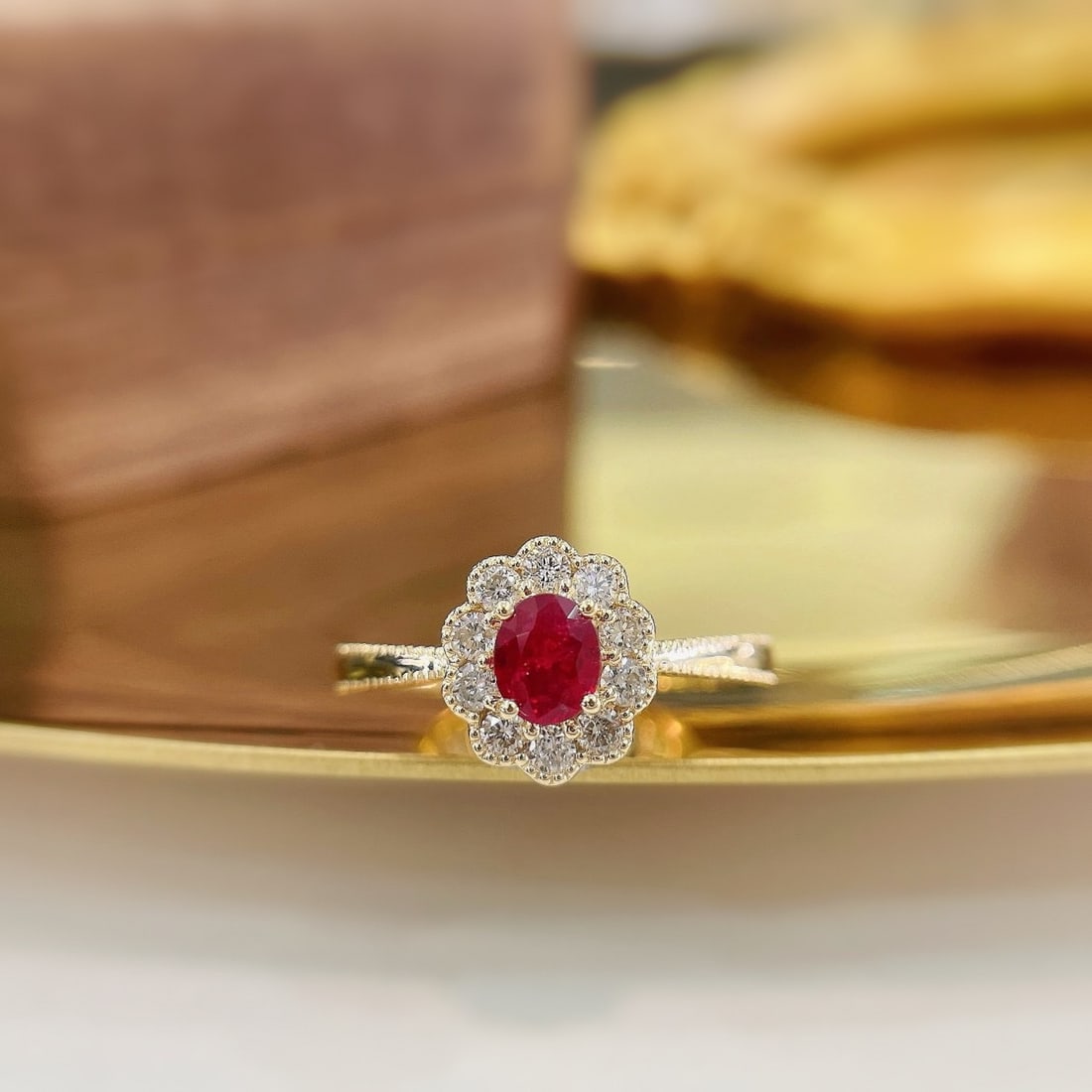 Express Shipping 18k Gold 0.66 Ctw Natural Ruby & Diamond Ring: Ref:21055 // gold content:18k gold // ring size:6. 21us // // main gemstone:ruby // shape:oval // carat weight:0. 39ct // color:red // treatment:natural // // adjacent gemstone 2 : diamond //