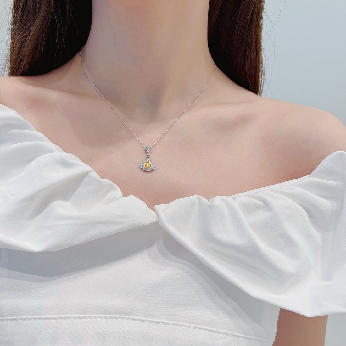 Express Shipping 18k Gold 0.43 Ctw Natural Yellow Diamond & Diamond Necklace - 2