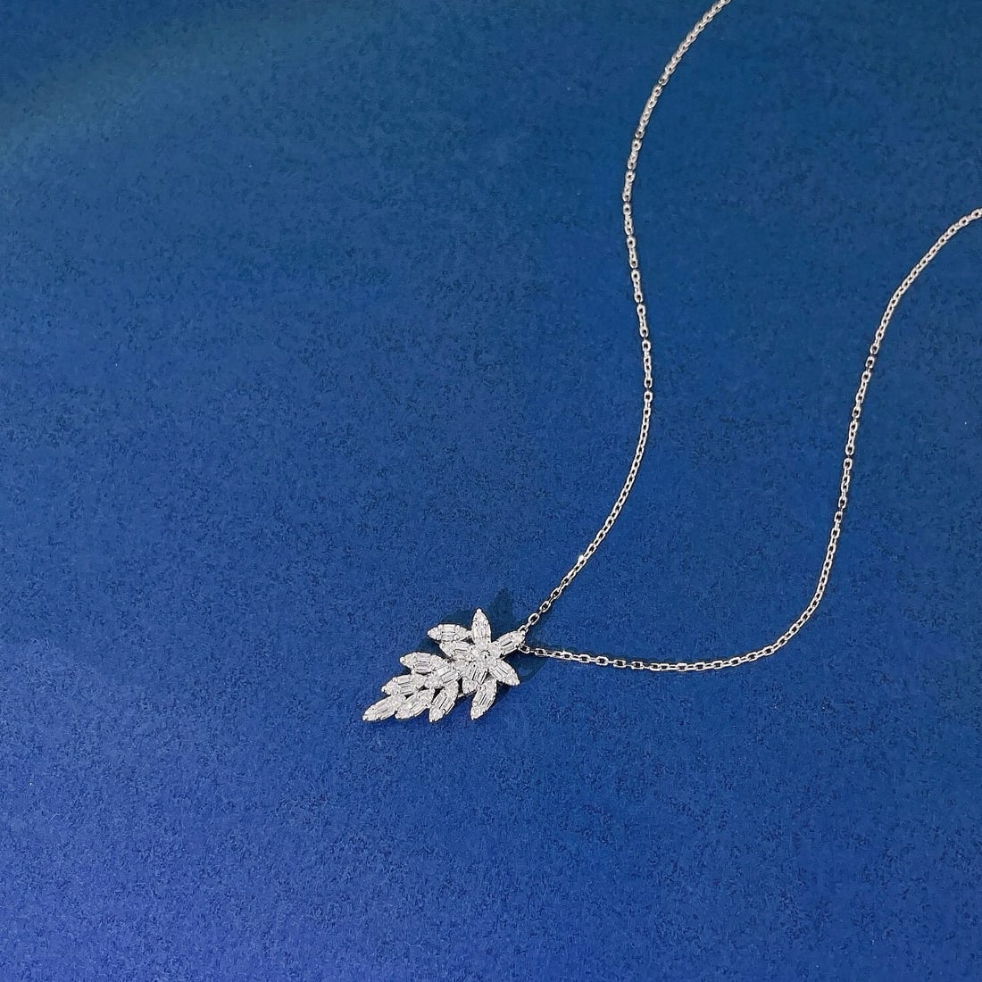 Express Shipping 18k Gold 0.20 Ctw Natural H Diamond Necklace - 2