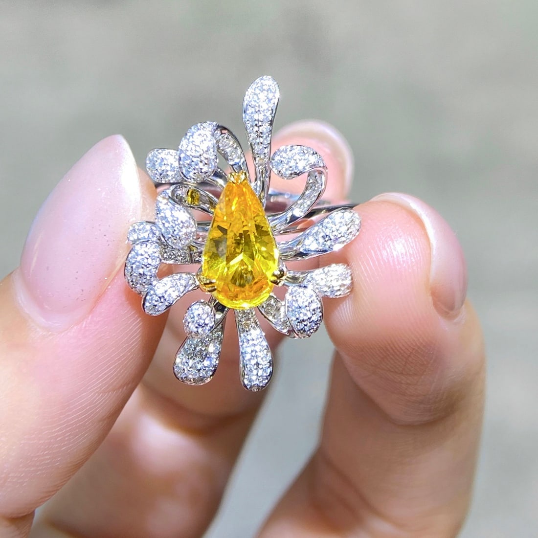 Express Shipping 18k Gold 2.68 Ctw Natural Sapphire & Diamond Ring: Ref:22220 // gold content:18k gold // ring size:8us // // main gemstone:sapphire // shape:pear // carat weight:2. 12ct // color:canary yellow // treatment:natural // // adjacent gemstone 2 :