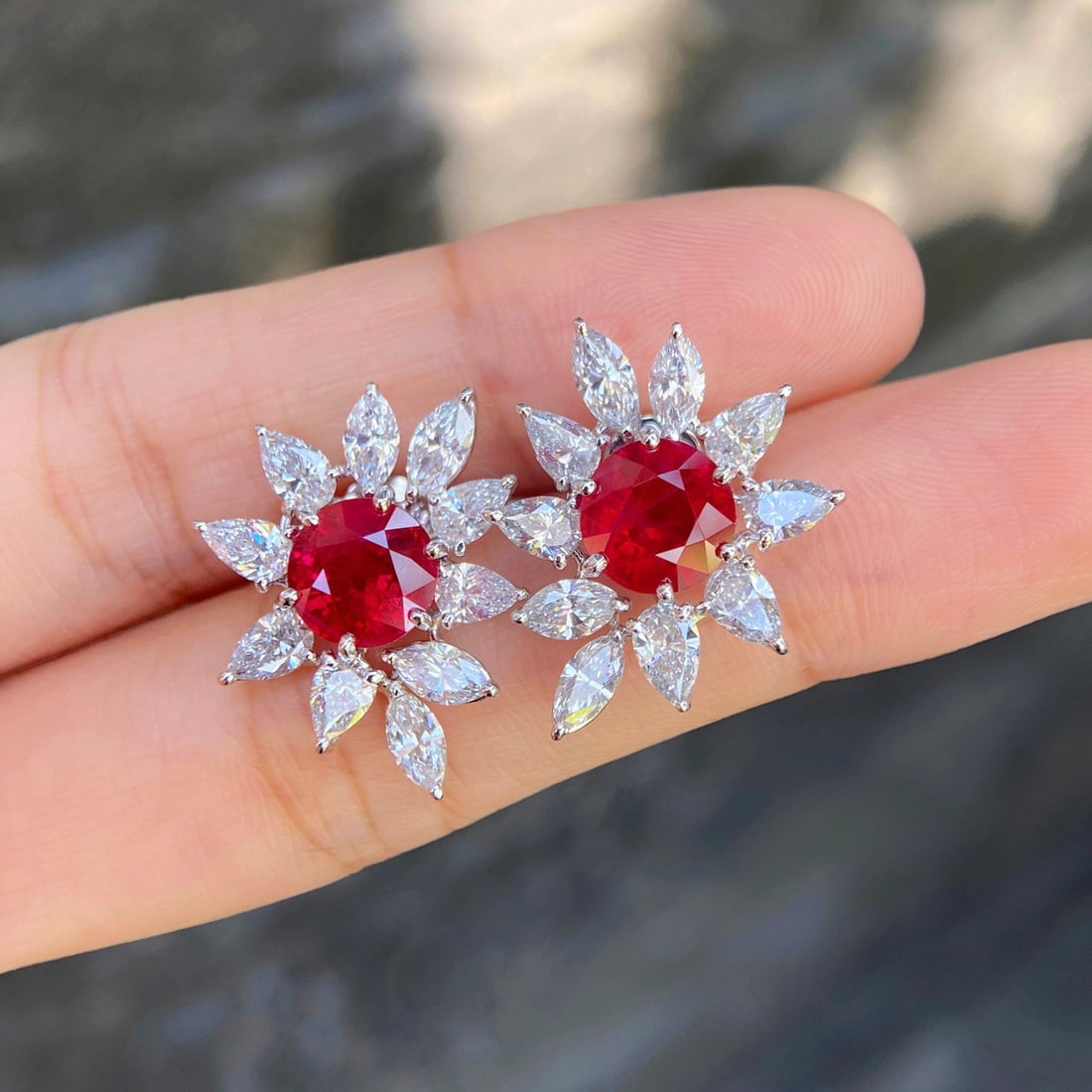 Express Shipping Grs(gemstone Reports) Certified Express Shipping 18k Gold 9.01 Ctw Burma Natural...: Ref:22236 // gold content:18k gold // main gemstone:ruby // certified:grs(gemstone reports) // shape:round // carat weight:4. 89ct // color:pigeonblood red // treatment:natural // origin:burma // cut