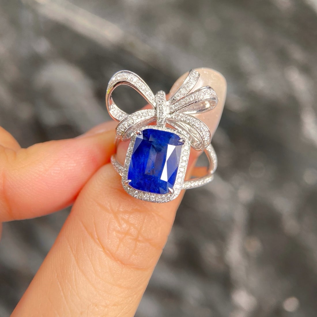 Express Shipping Pt950 5.00 Ctw Natural Sapphire & Diamond Ring - 2