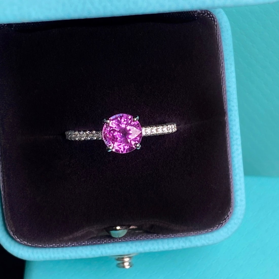 Express Shipping Aigs Certified Pt950 1.17 Ctw Natural Natural Sapphire & Diamond Ring: Ref:22239 // gold content:pt950 // ring size:6. 21us // // main gemstone:sapphire // certified:aigs // shape:round // carat weight:1. 01ct // color:pink // treatment:natural // cut grade:g // //