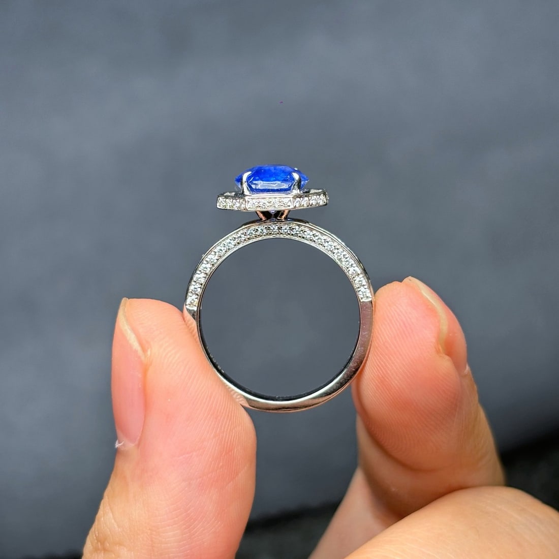 Express Shipping 18k Gold 2.70 Ctw Vivid Blue Natural Sapphire & Diamond Ring - 4