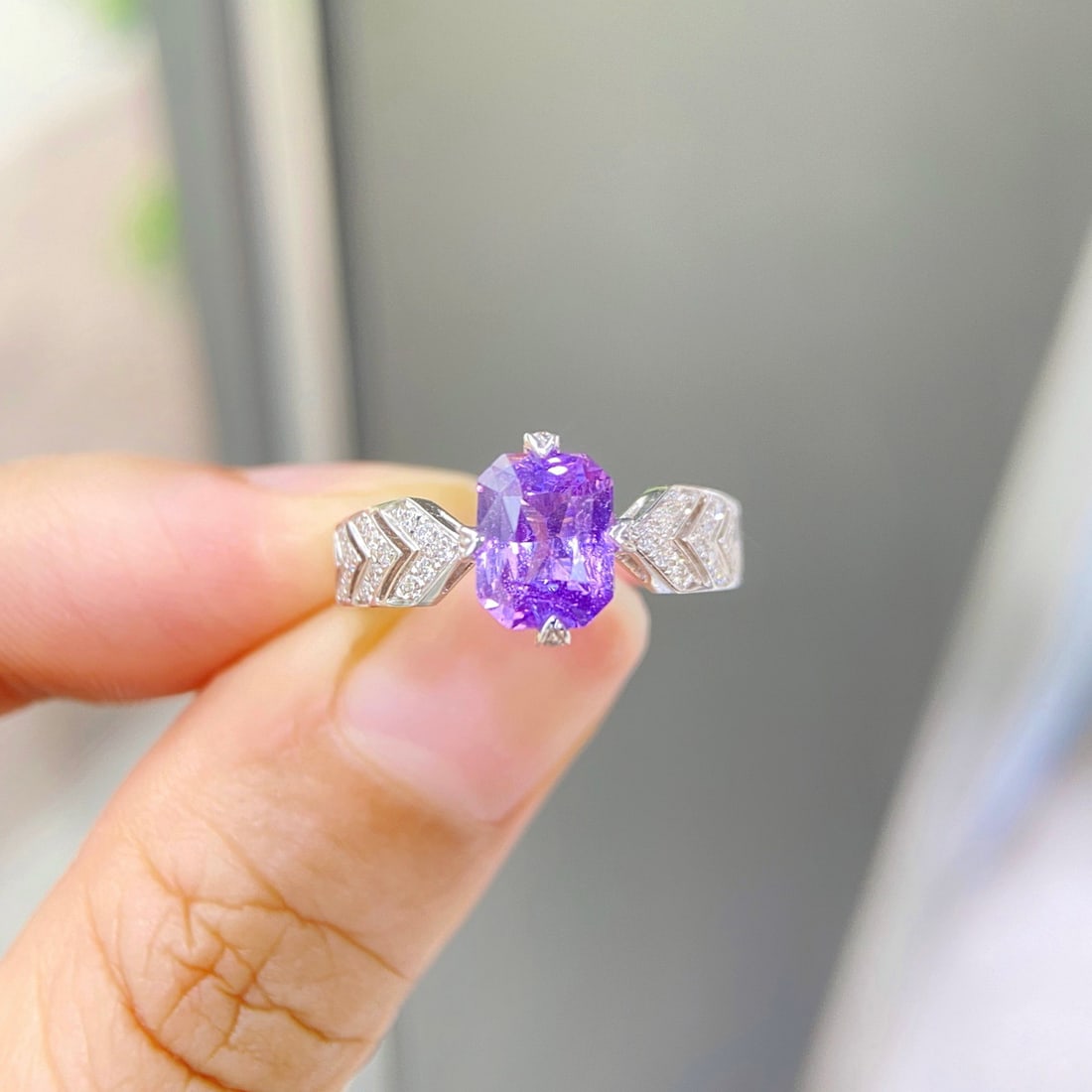 Express Shipping 18k Gold 1.84 Ctw Natural Sapphire & Diamond Ring: Ref:22282 // gold content:18k gold // ring size:6. 75us // // main gemstone:sapphire // shape:octagonal // carat weight:1. 64ct // color:purple // treatment:natural // // adjacent gemstone 2 :