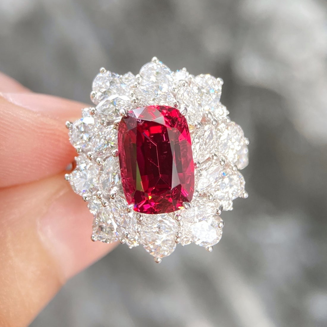 Express Shipping 18k Gold 6.32 Ctw Vivid Red Natural Spinel & Lab Grown Diamond Ring - 4