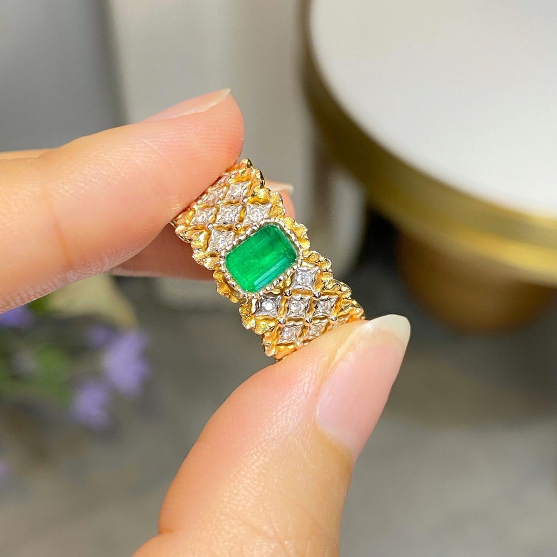 Express Shipping 18k Gold 1.27 Ctw Vivid Green Natural Emerald & Diamond Ring - 2