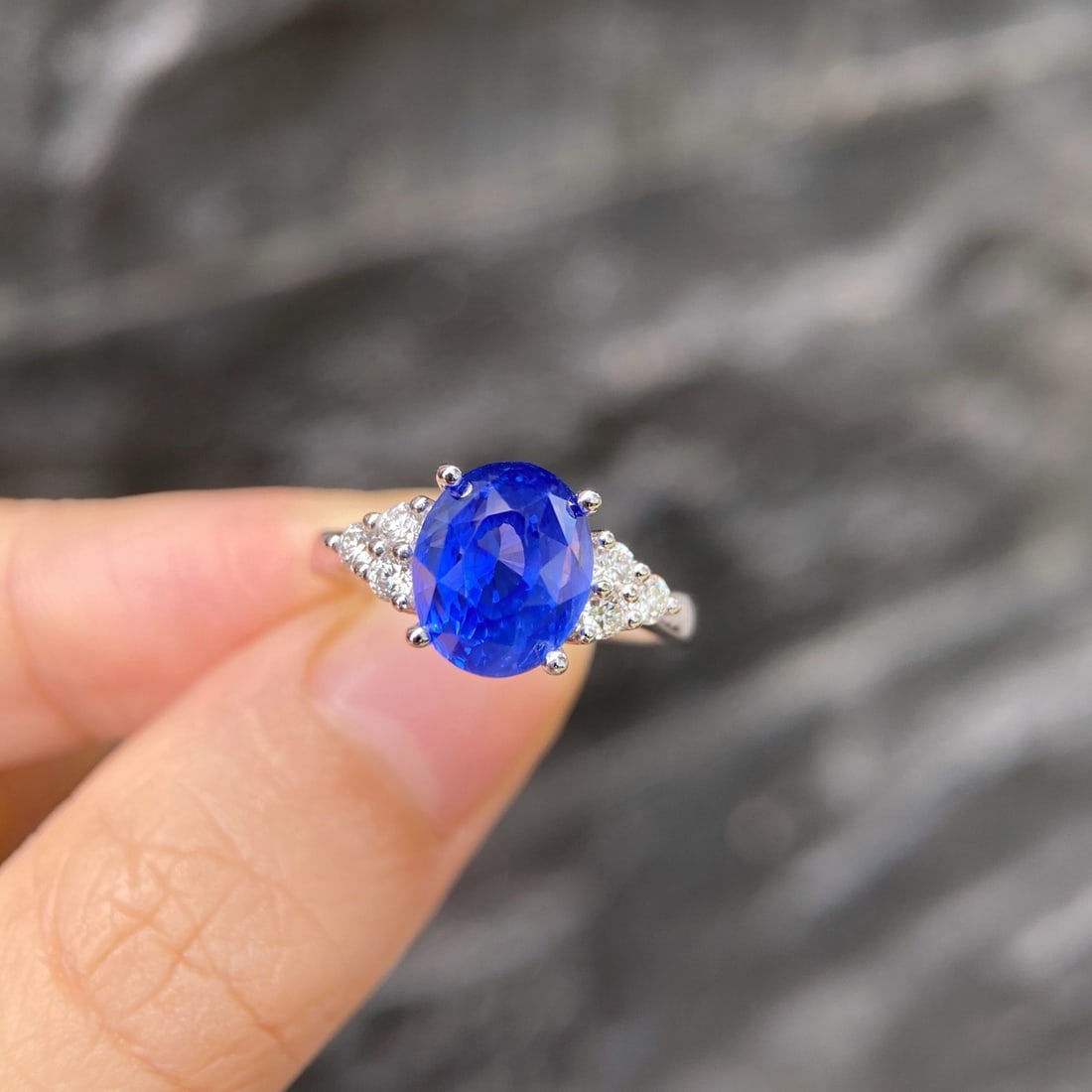 Express Shipping 18k Gold 5.23 Ctw Sri Lanka Natural Sapphire & Diamond Ring - 3