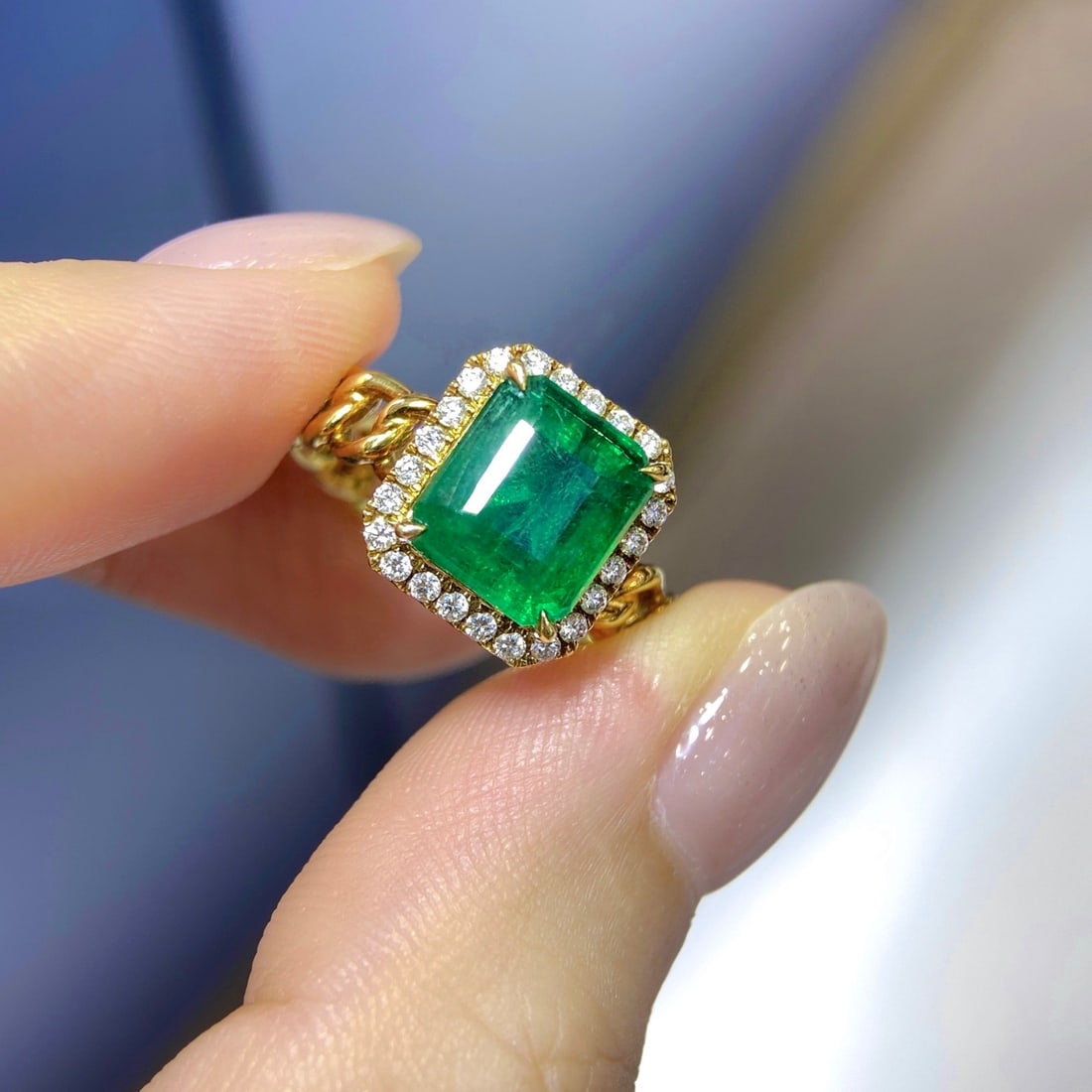 Express Shipping 18k Gold 2.99 Ctw Vivid Green Natural Emerald & Diamond Ring - 2