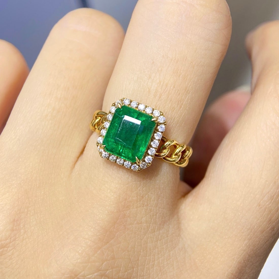 Express Shipping 18k Gold 2.99 Ctw Vivid Green Natural Emerald & Diamond Ring - 3