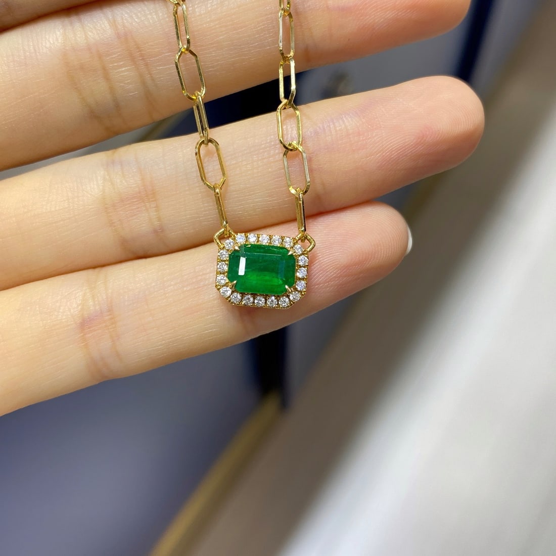 Express Shipping 18k Gold 1.45 Ctw Vivid Green Natural Emerald & Diamond Necklace - 2