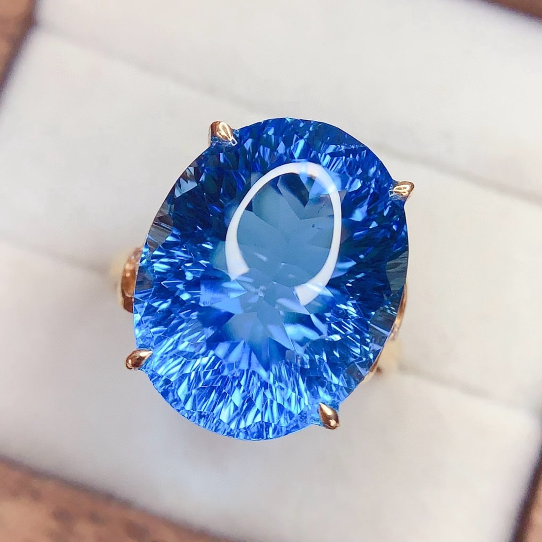 14k Gold 19 Ct Natural Topaz & Diamond Ring: Ref:231105045 // gold content:14k gold // ring size:7. 25us // // main gemstone:topaz // shape:oval // carat weight:19ct // color:blue // treatment:natural // // adjacent gemstone 2 : diamond // numbe