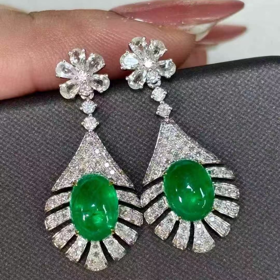 14k Gold 3.6 Ct Natural Emerald & Diamond Earrings: Ref:231105105 // gold content:14k gold // main gemstone:emerald // shape:oval // carat weight:3. 6ct // color:green // treatment:natural // // adjacent gemstone 2 : diamond // shape:multiple //