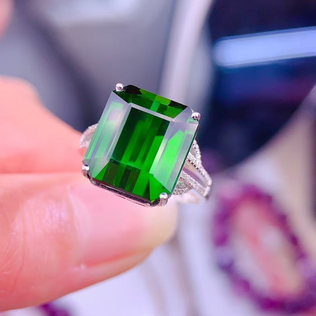 14k Gold 11 Ct Natural Tourmaline & Diamond Ring: Ref:231105135 // gold content:14k gold // ring size:7. 25us // // main gemstone:tourmaline // shape:octagonal // carat weight:11ct // color:green // treatment:natural // // adjacent gemstone 2 :