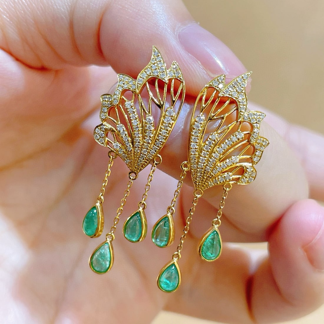 14k Gold 1.50 Ctw Natural Emerald & Diamond Earrings - 2