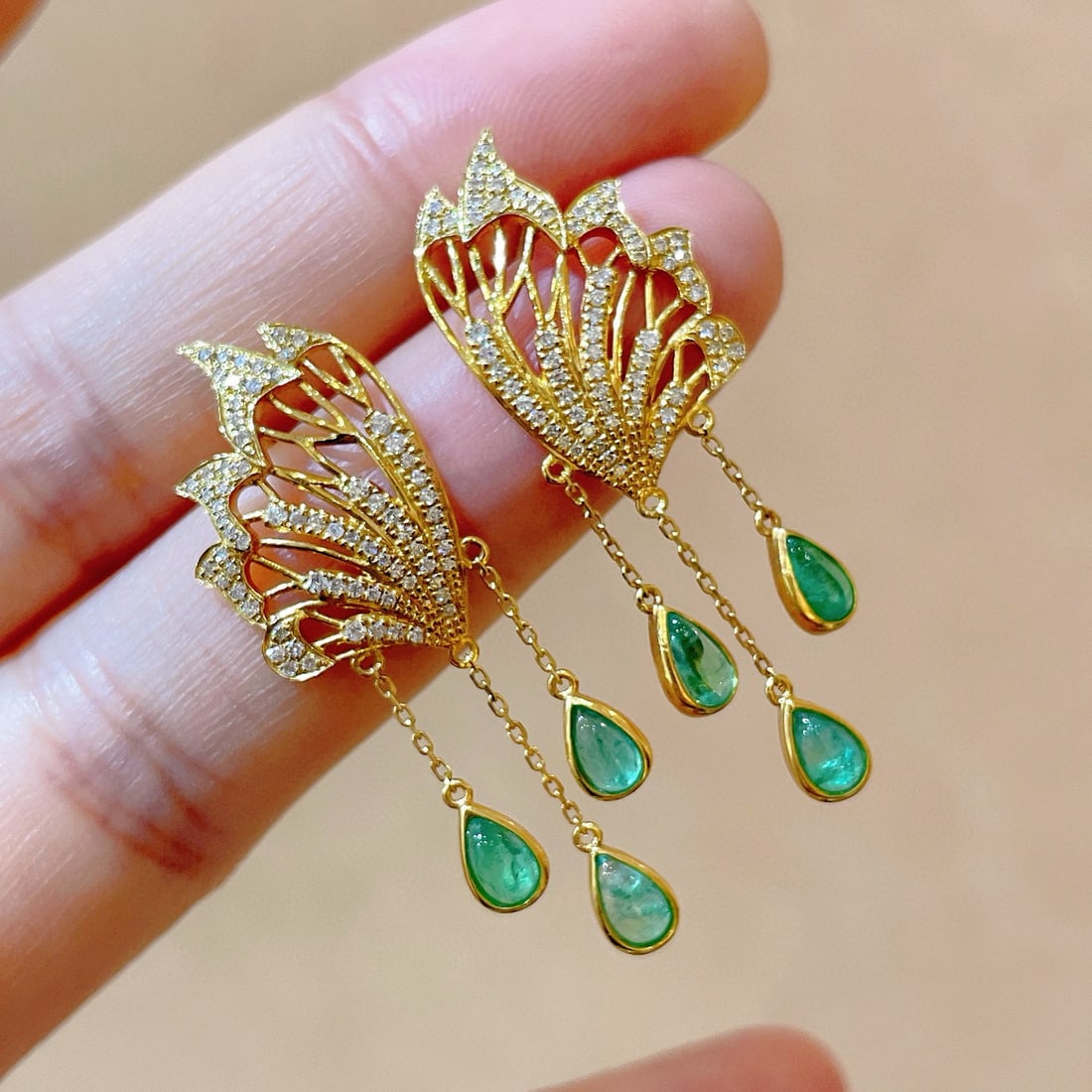 14k Gold 1.50 Ctw Natural Emerald & Diamond Earrings - 3