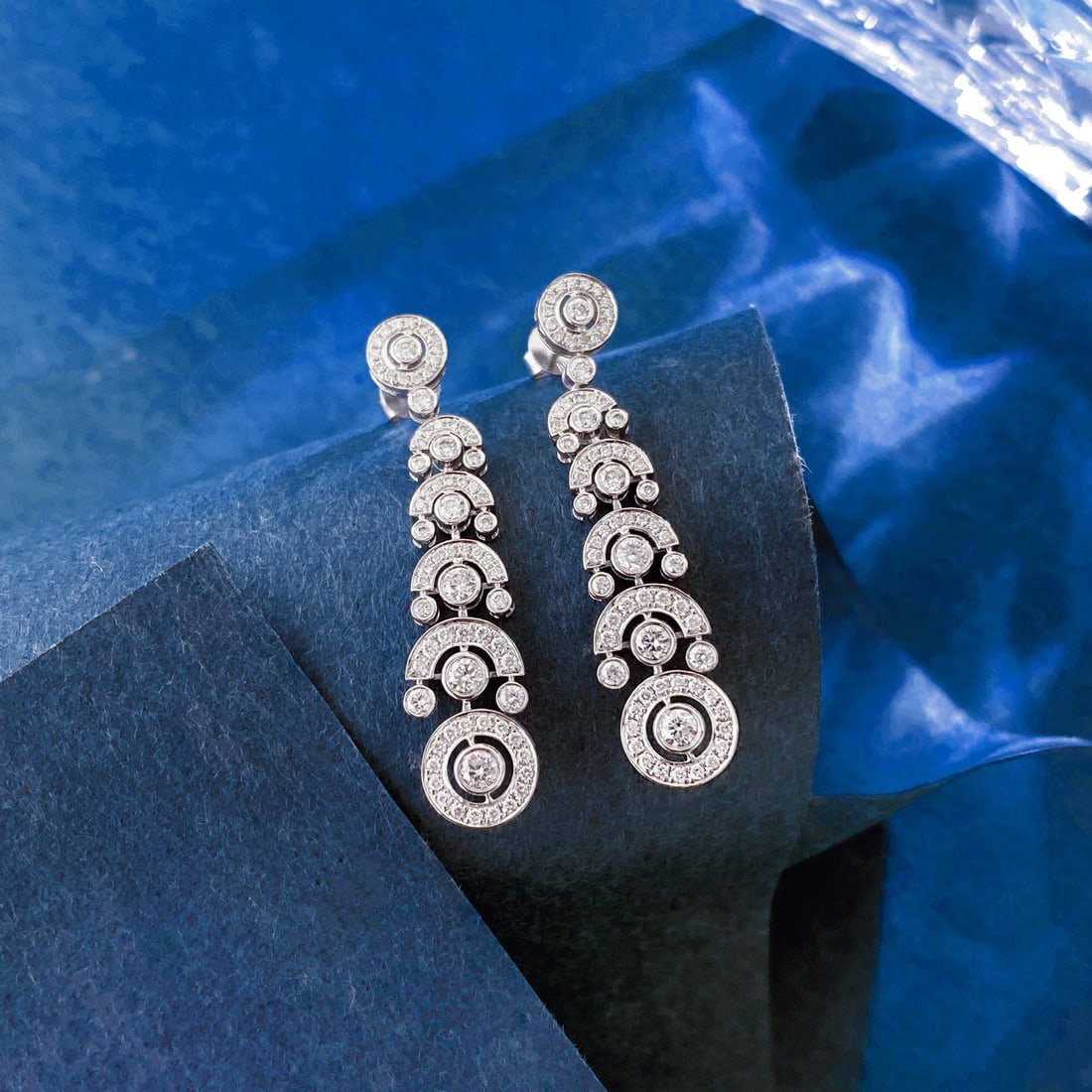 14k Gold 1 Ct Natural H Diamond Earrings: Ref:231106051 // gold content:14k gold // main gemstone:diamond // shape:round // carat weight:1ct // clarity grade:vs-si // color:h // treatment:natural // cut grade:g // Low Estimate: