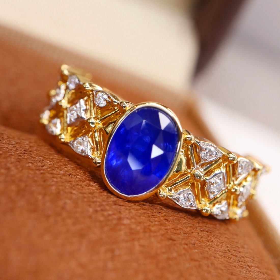 14k Gold 1.20 Ctw Natural Sapphire & Diamond Ring: Ref:231106061 // gold content:14k gold // ring size:7. 25us // // main gemstone:sapphire // shape:oval // carat weight:1. 09ct // color:royal blue // treatment:natural // // adjacent gemstone 2 :