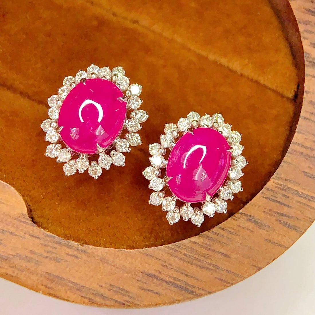 14k Gold 3.15 Ct Natural Ruby & Diamond Earrings: Ref:231106106 // gold content:14k gold // main gemstone:ruby // shape:oval // carat weight:3. 15ct // color:red // treatment:natural // // adjacent gemstone 2 : diamond // number of stones:48 // shape