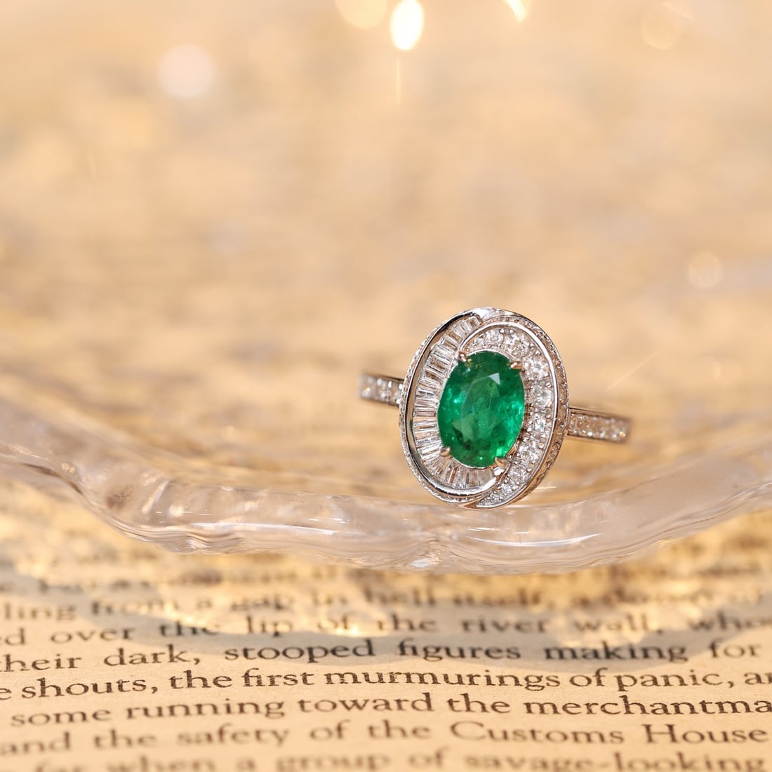 14k Gold 1.85 Ctw Vivid Green Natural Emerald & Diamond Ring: Ref:231106127 // gold content:14k gold // ring size:7. 25us // // main gemstone:emerald // shape:oval // carat weight:1. 02ct // color:vivid green // treatment:natural // // adjacent gemstone 2 :