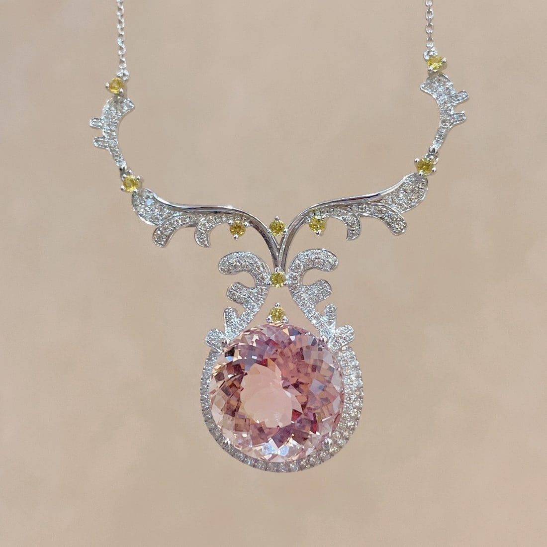 14k Gold 17.39 Ctw Natural Morganite & Diamond Necklace: Ref:231106152 // gold content:14k gold // main gemstone:morganite // shape:round // carat weight:16. 2ct // color:pink // treatment:natural // cut grade:g // // adjacent gemstone 2 : diamond //