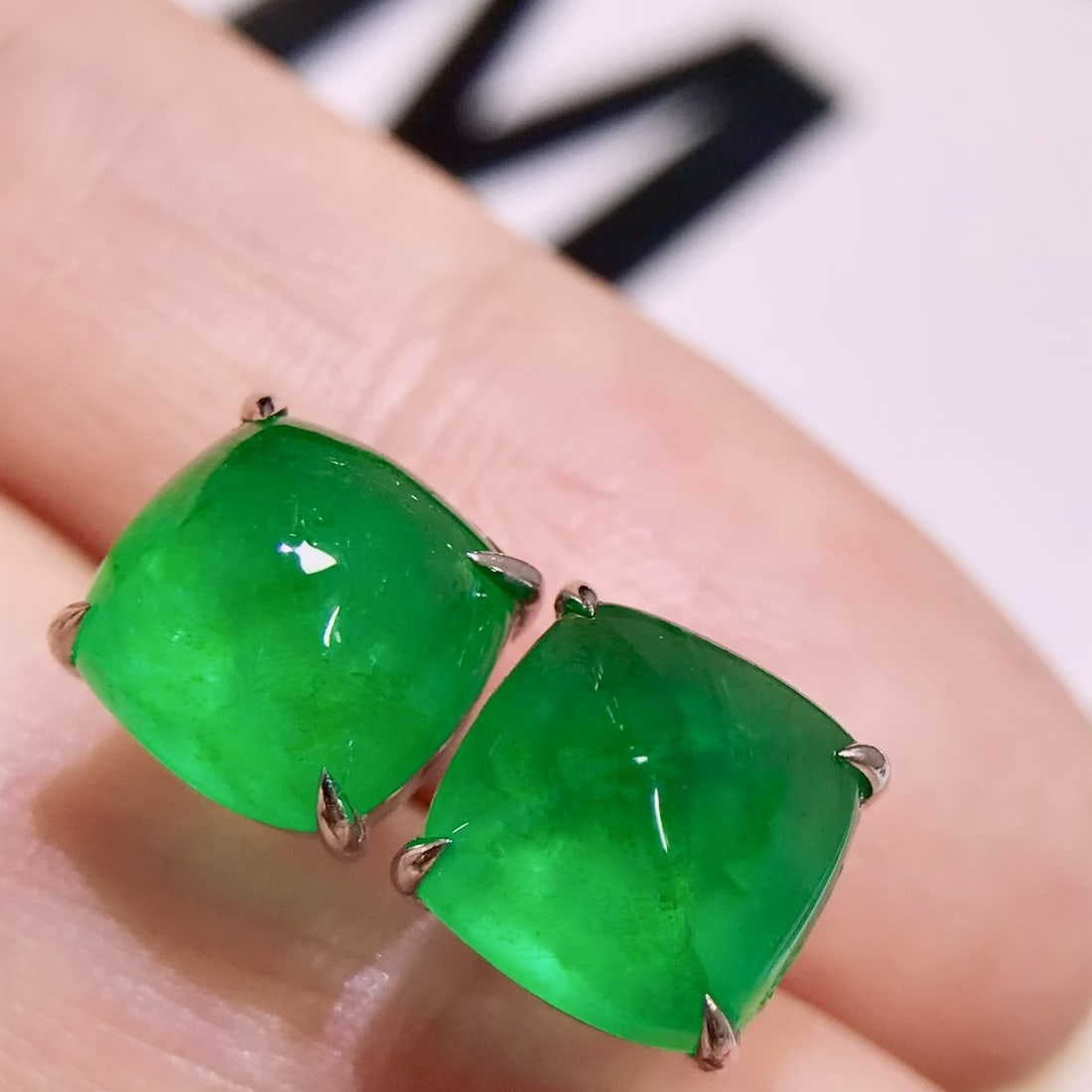 14k Gold 6.2 Ct Vivid Green Natural Emerald Earrings - 3