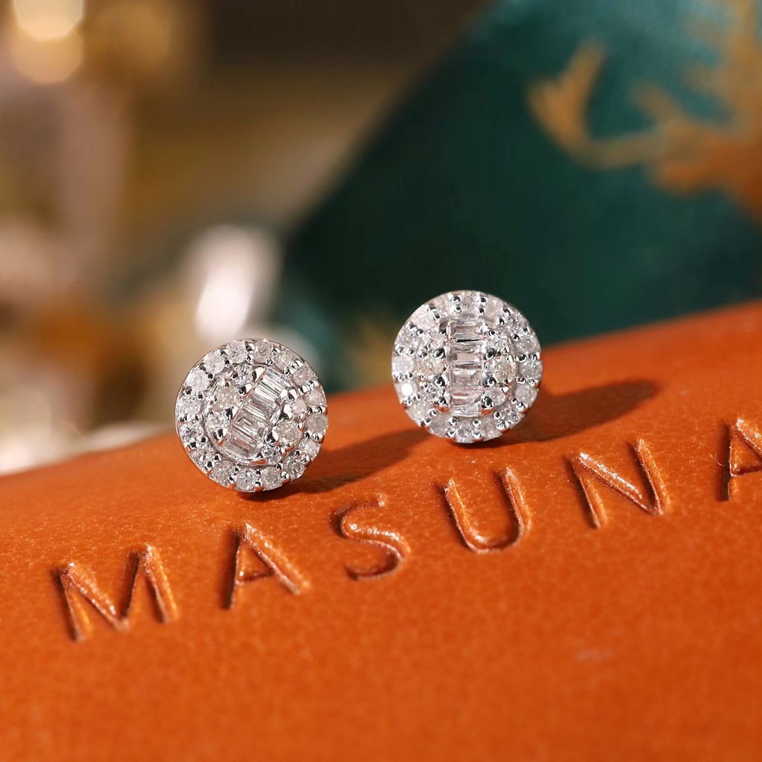 14k Gold 0.18 Ct Natural H Diamond Earrings: Ref:231106200 // gold content:14k gold // main gemstone:diamond // shape:multiple // carat weight:0. 18ct // clarity grade:vs-si // color:h // treatment:natural // High Estimate: 2000Low Estimate: