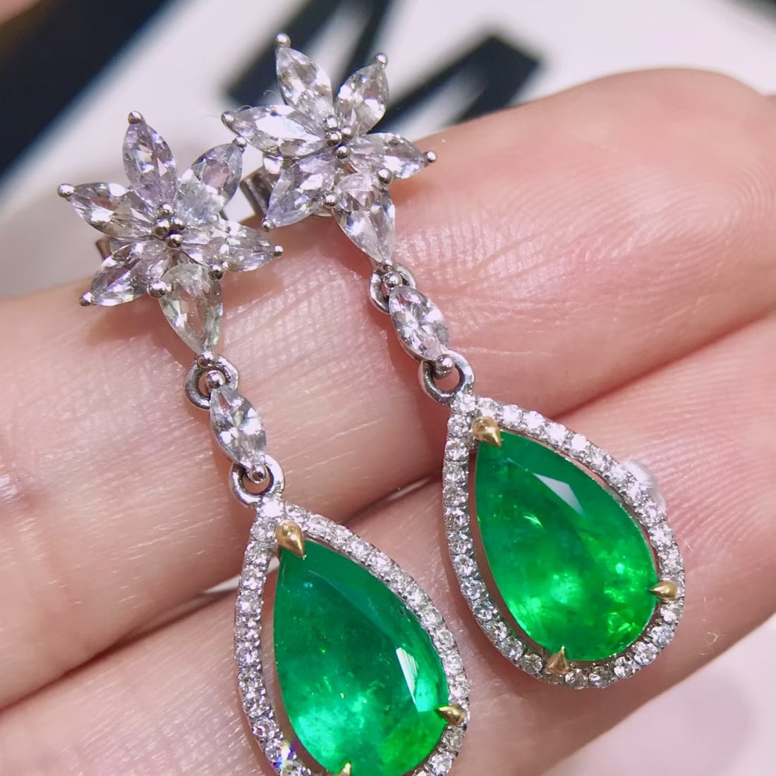 14k Gold 3.1 Ct Vivid Green Natural Emerald & Diamond & Sapphire Earrings: Ref:231106201 // gold content:14k gold // main gemstone:emerald // shape:pear // carat weight:3. 1ct // color:vivid green // treatment:natural // // adjacent gemstone 2 : diamond // number of