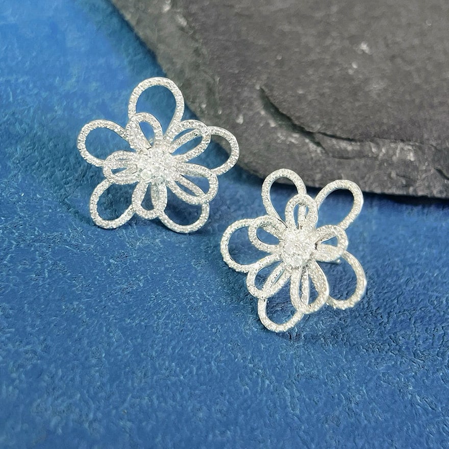 14k Gold 0.75 Ct Natural H Diamond Earrings: Ref:231106301 // gold content:14k gold // main gemstone:diamond // shape:round // carat weight:0. 75ct // clarity grade:vs-si // color:h // treatment:natural // cut grade:g // High Estimate: