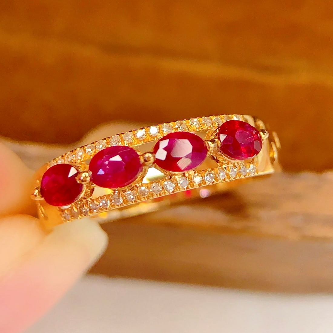 14k Gold 1 Ct Natural Ruby & Diamond Ring: Ref:231106310 // gold content:14k gold // ring size:7. 25us // // main gemstone:ruby // shape:oval // carat weight:1ct // color:red // treatment:natural // // adjacent gemstone 2 : diamond // number o