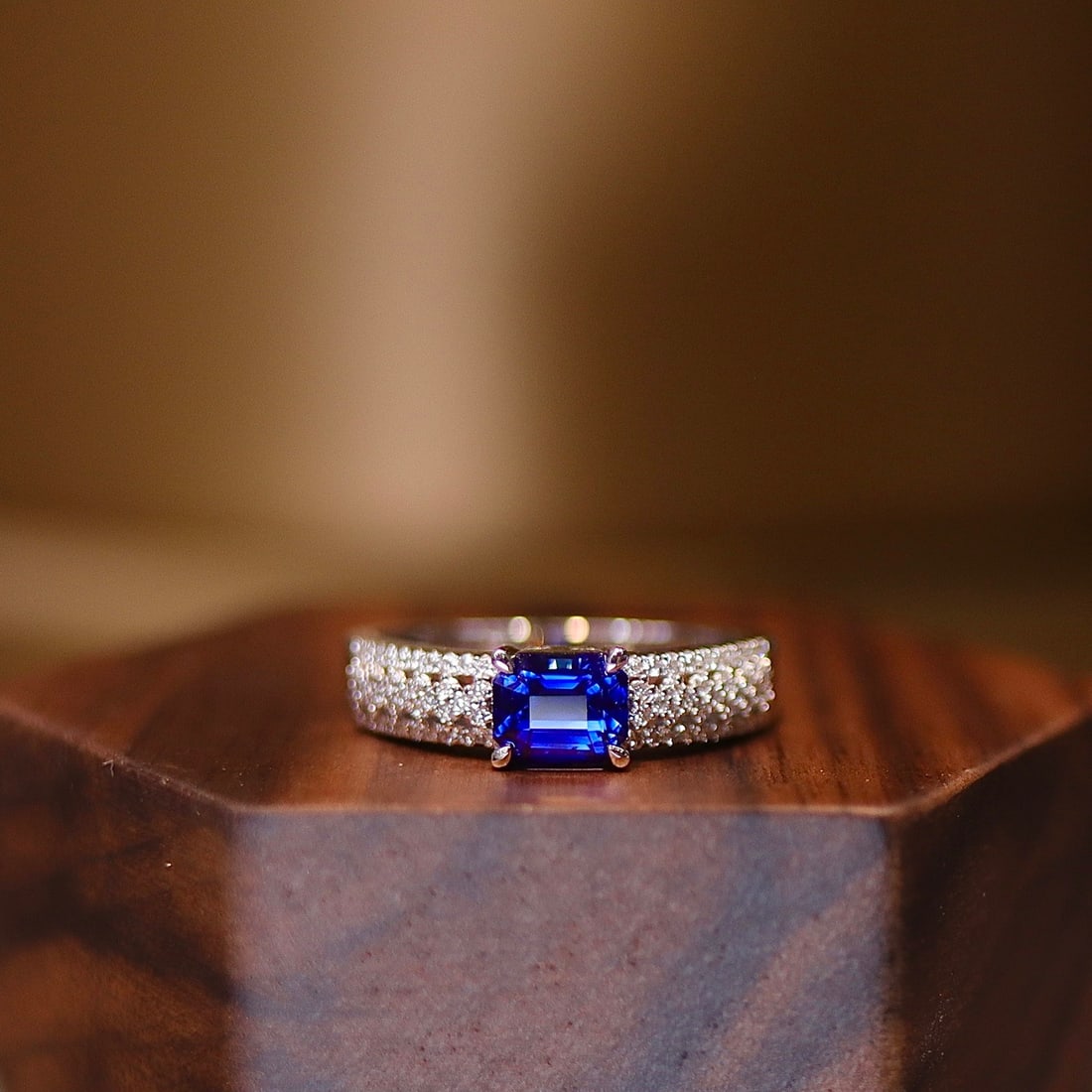 14k Gold 1.32 Ctw Natural Sapphire & Diamond Ring: Ref:231106365 // gold content:14k gold // ring size:7. 25us // // main gemstone:sapphire // shape:octagonal // carat weight:1. 05ct // color:royal blue // treatment:natural // // adjacent gemstone