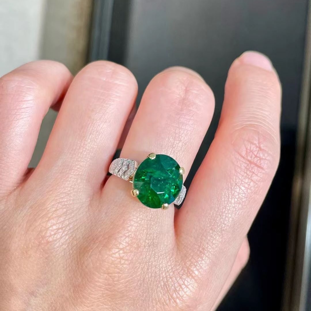 14k Gold 10.53 Ctw Vivid Green Natural Tsavorite & Diamond Ring - 8